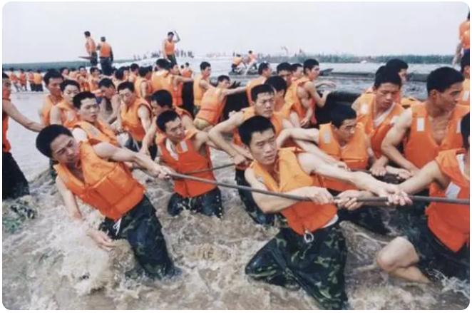 98年抗洪,中央決定最后關頭炸堤分洪,朱镕基:等等,我再加句話