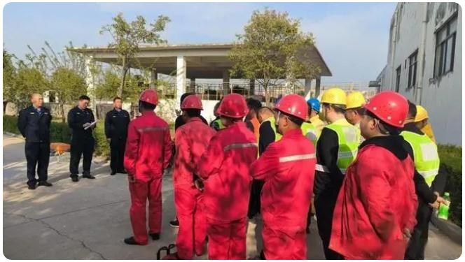 以“演”促戰！確山縣城管局開展地下有限空間作業應急演練