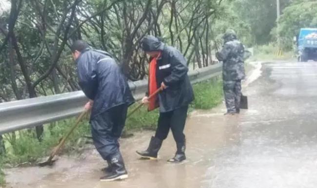 昌平區(qū)十三陵鎮(zhèn)舉辦防汛應(yīng)急演練 全力以赴筑牢群眾&ldquo;安全堤&rdquo;